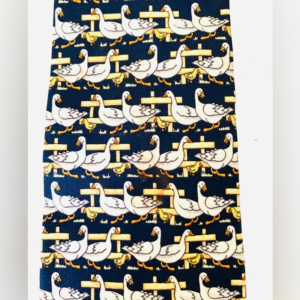 Men’s 100% silk navy blue neck tie with a pattern of white ducks